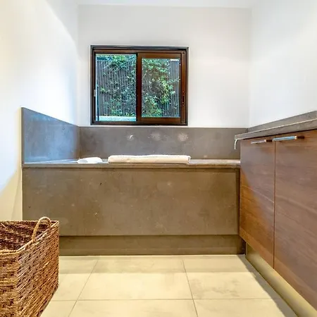 Incroyable Villa, Bord De Mer, Piscine, Climatisee * Saint-Tropez